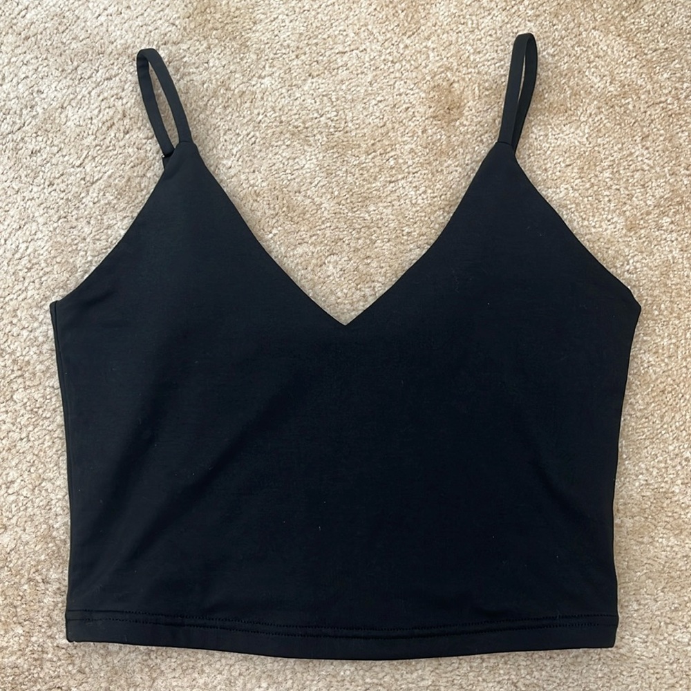 Like New ReoRia Black V-neck Cropped Tank in Women’s Size Medium